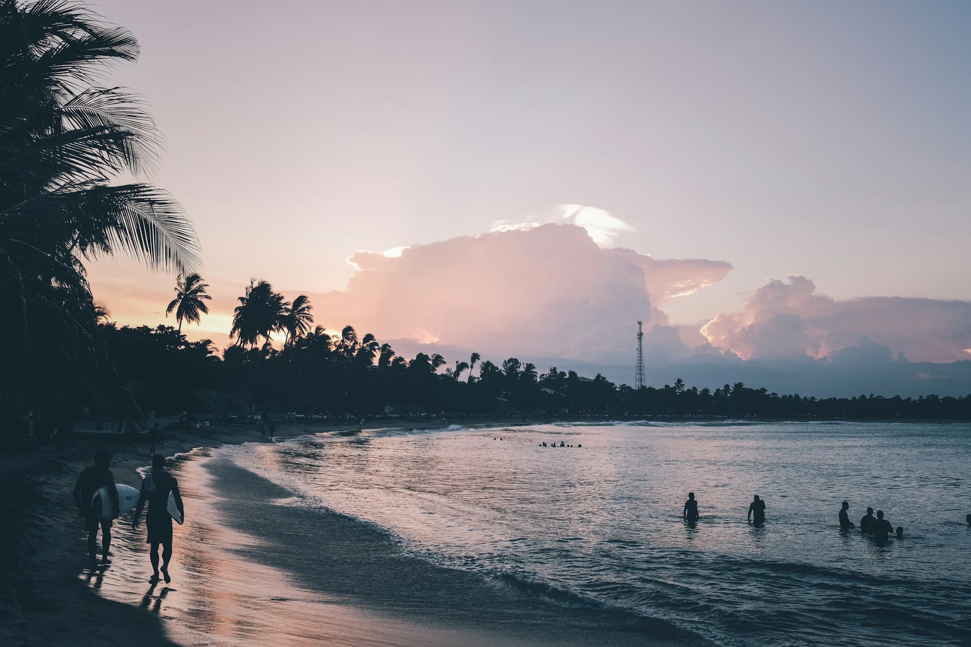 Sri Lanka surfing
