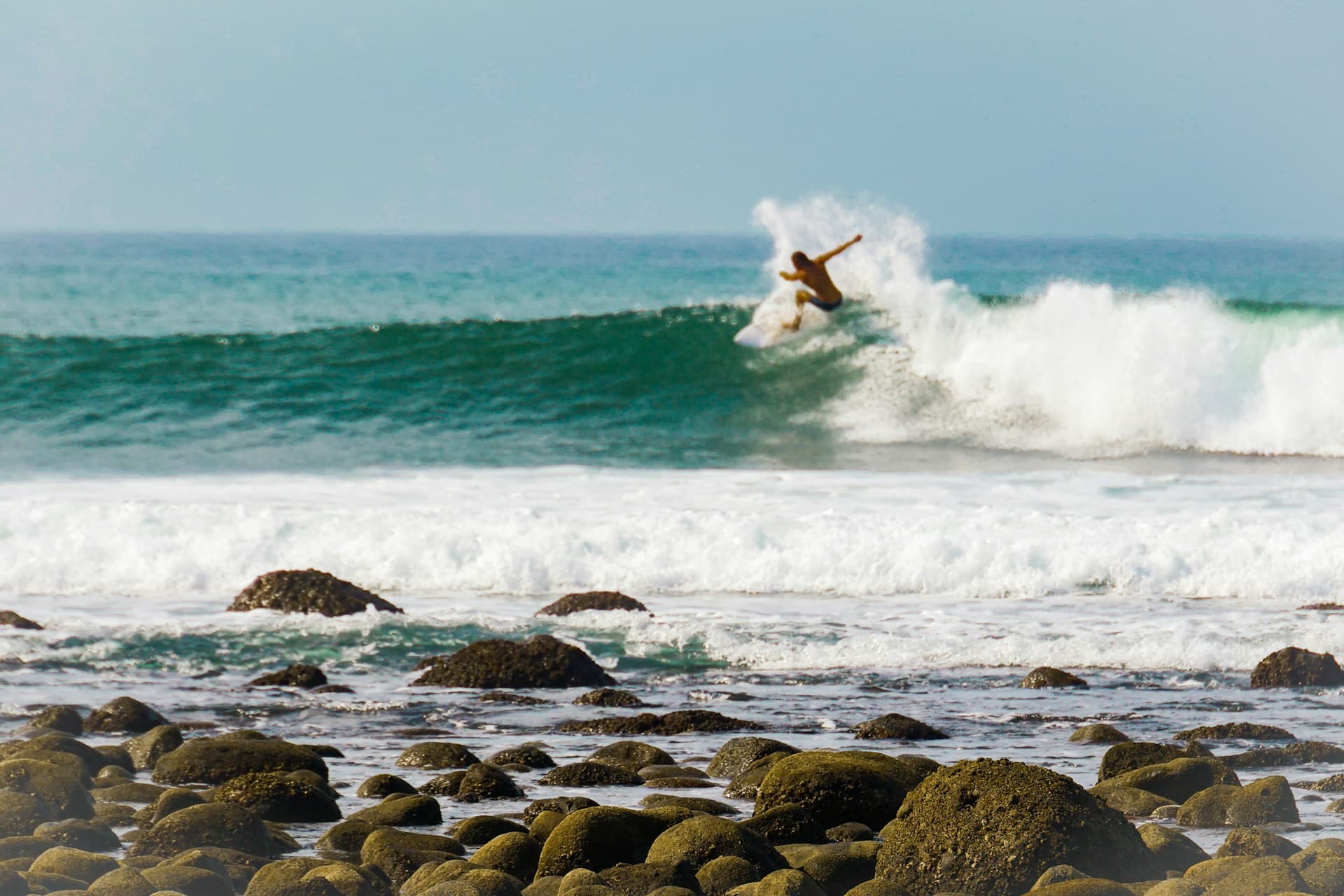 El Salvador surfing