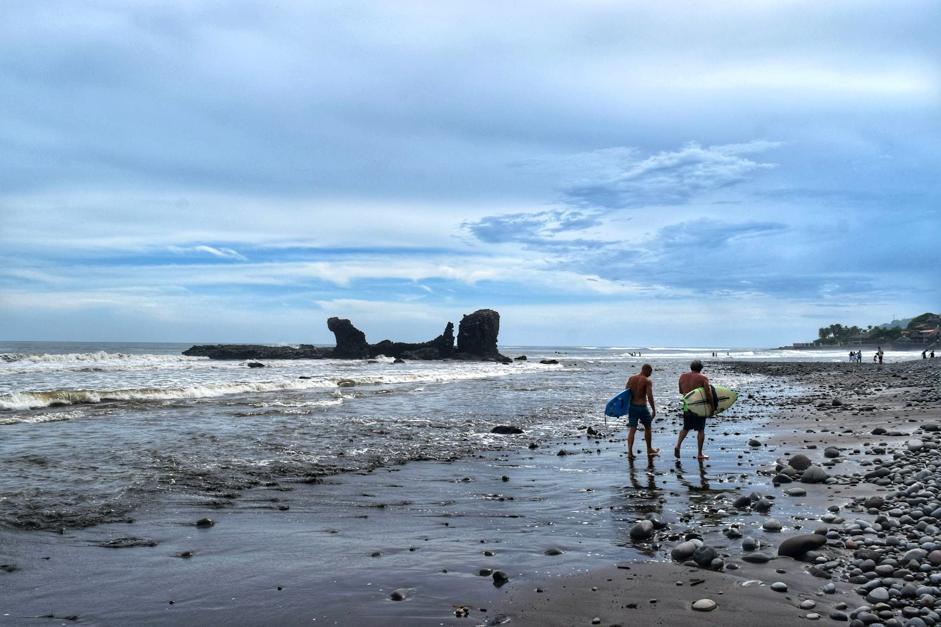 El Salvador surfing