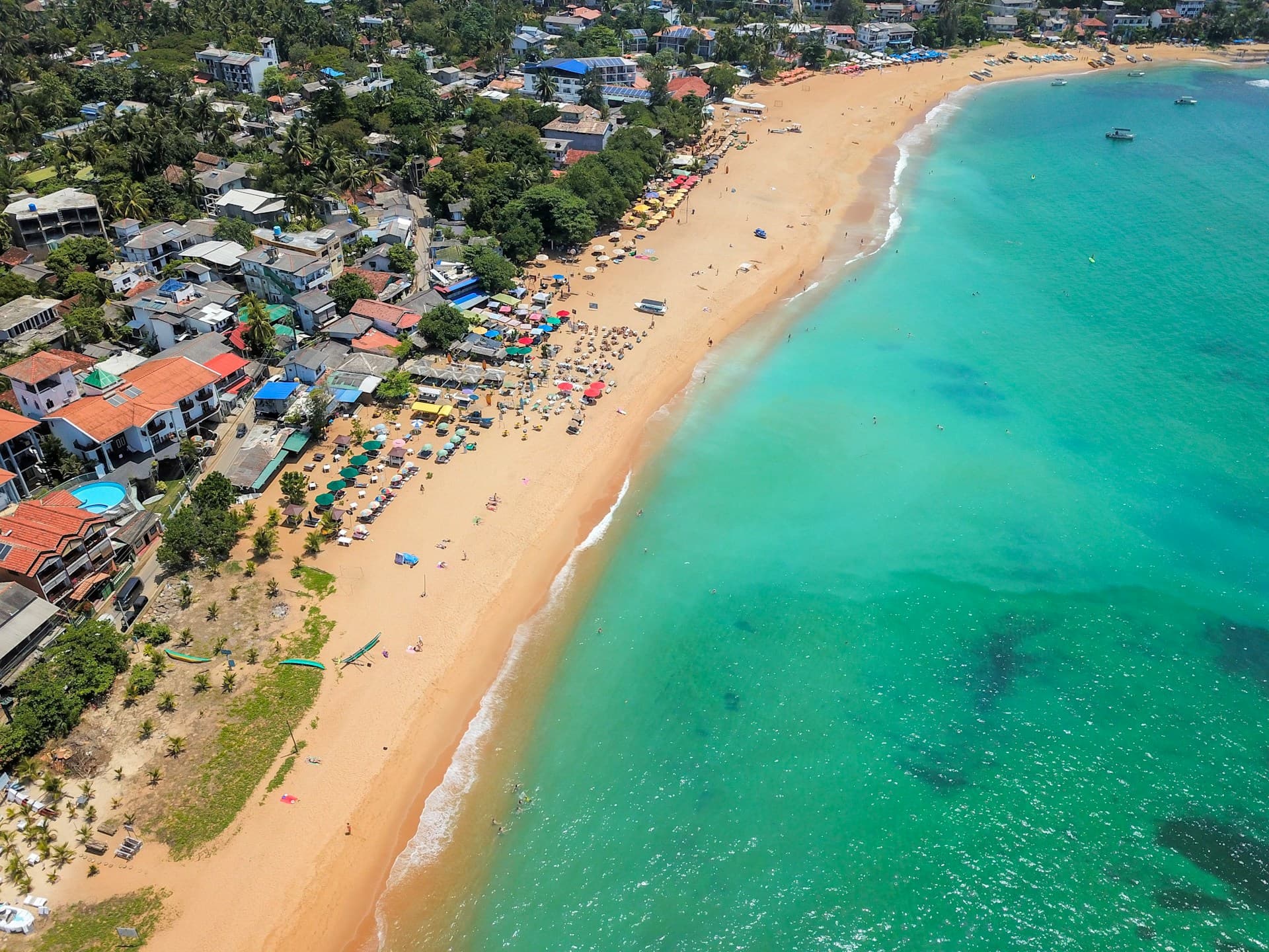 Sri Lanka surfing